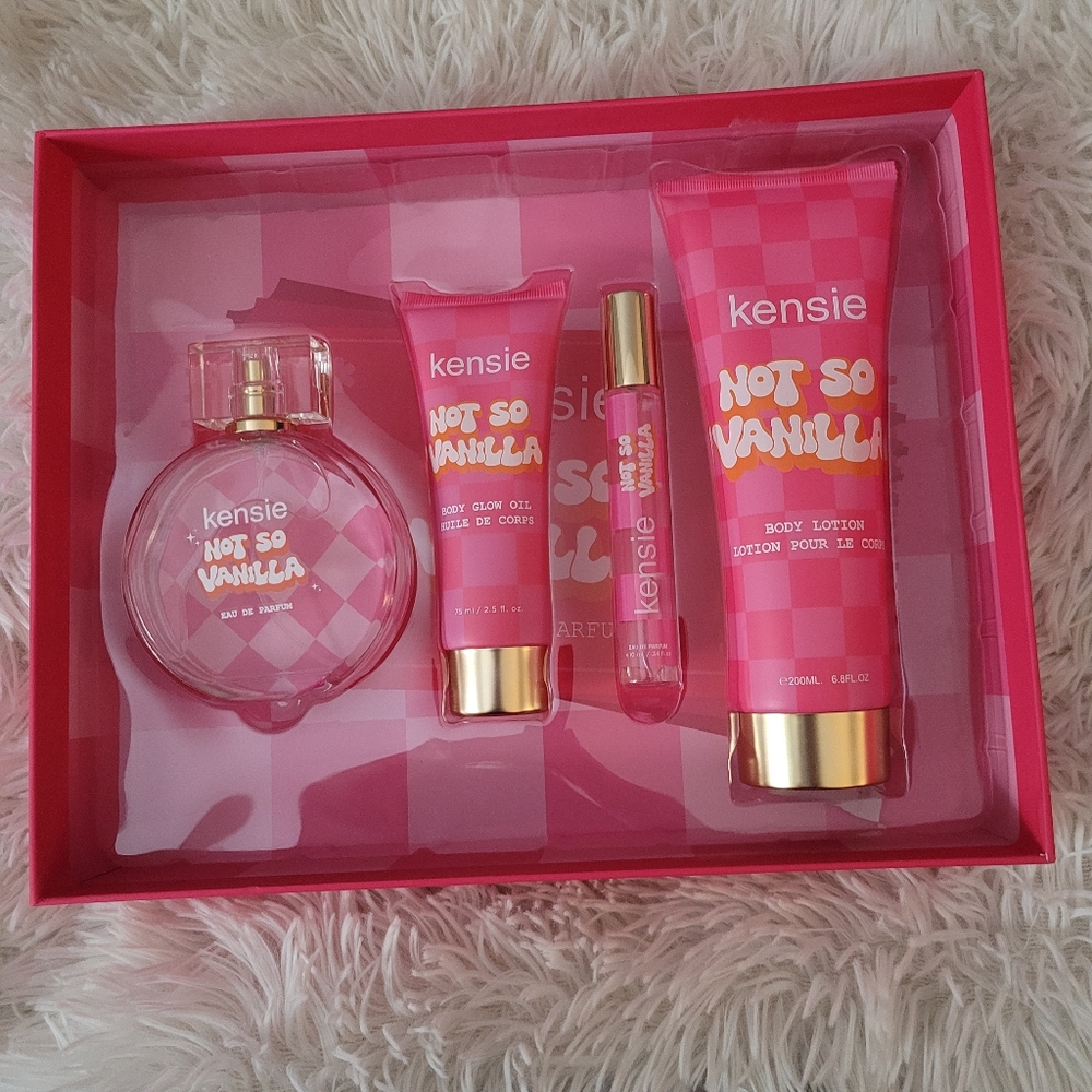 Kensie- Parfum 4 piece giftset.